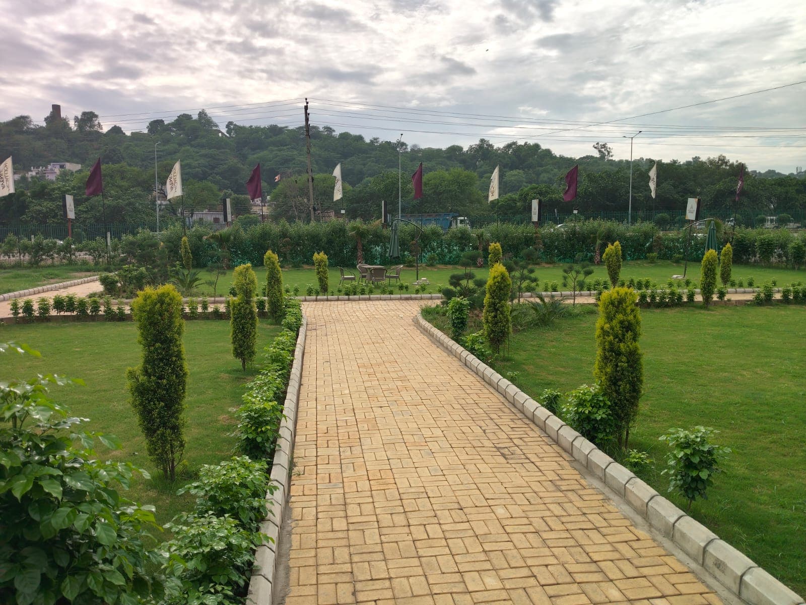 Landscaped grounds at Medallion Avenue residences